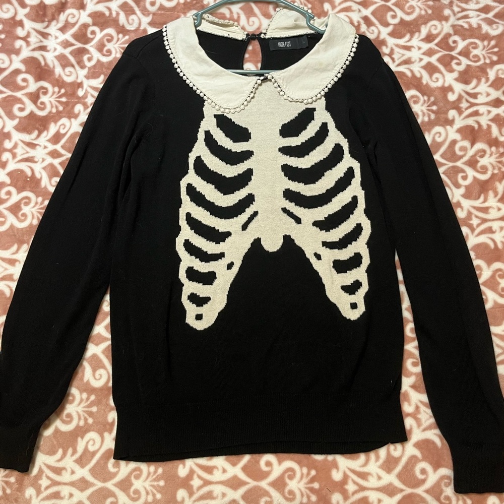 Skeleton ribcage sweater with collar